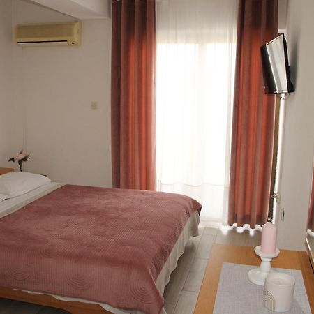 Motel "Tri Lovca" Knin Eksteriør billede