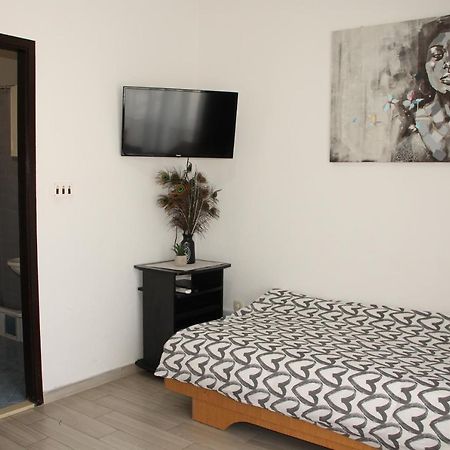 Motel "Tri Lovca" Knin Eksteriør billede