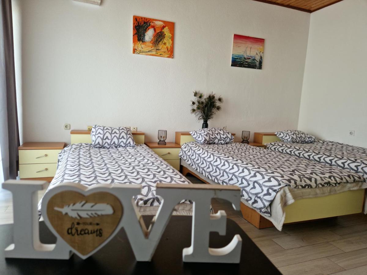 Motel "Tri Lovca" Knin Eksteriør billede