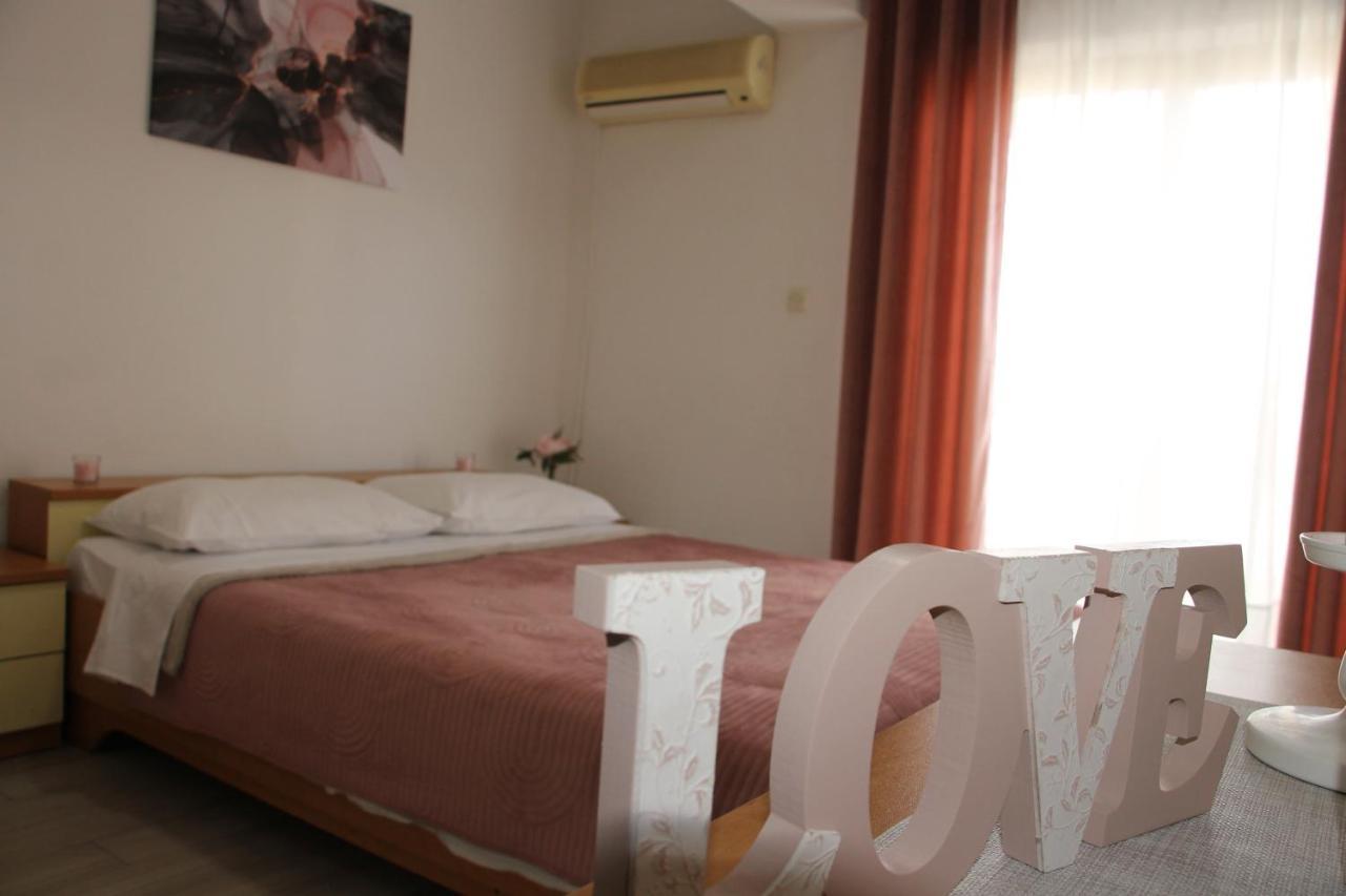 Motel "Tri Lovca" Knin Eksteriør billede