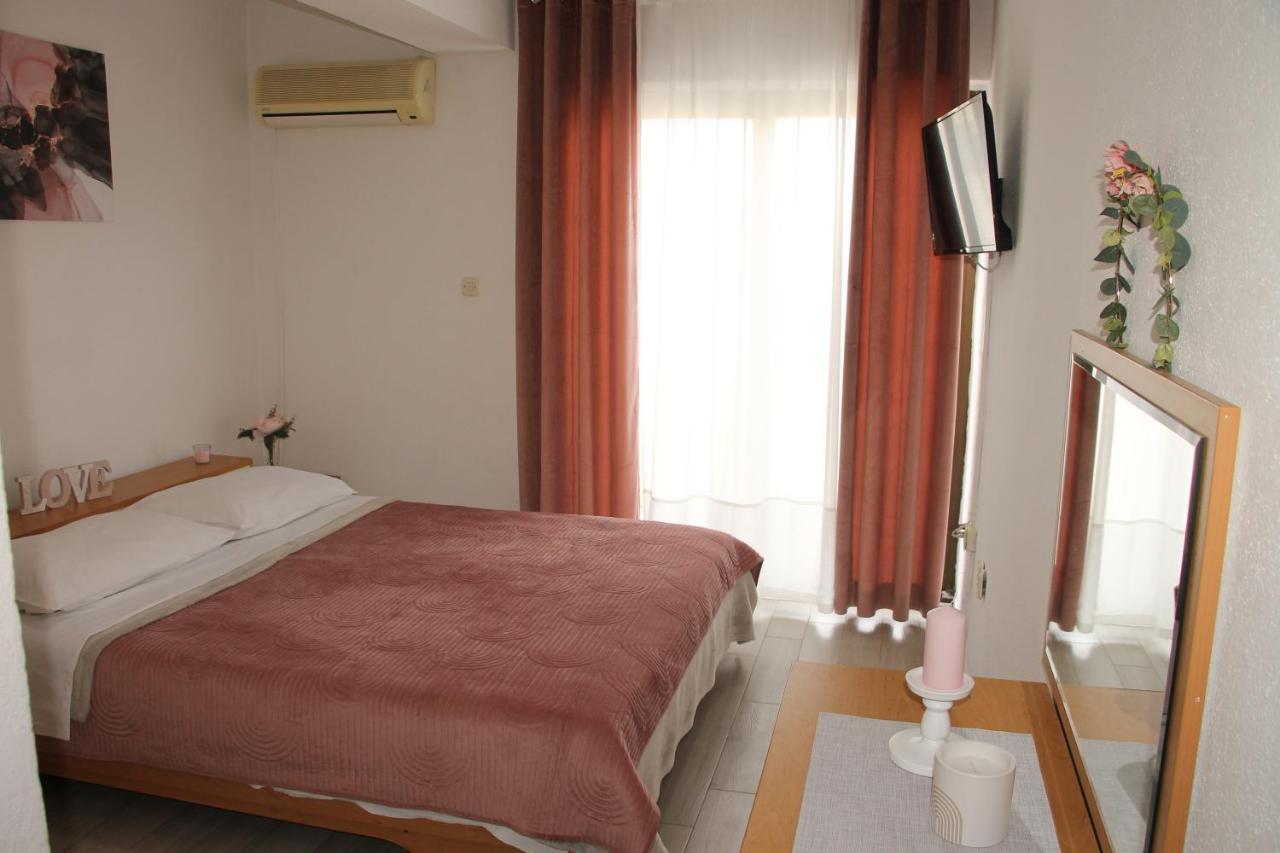 Motel "Tri Lovca" Knin Eksteriør billede