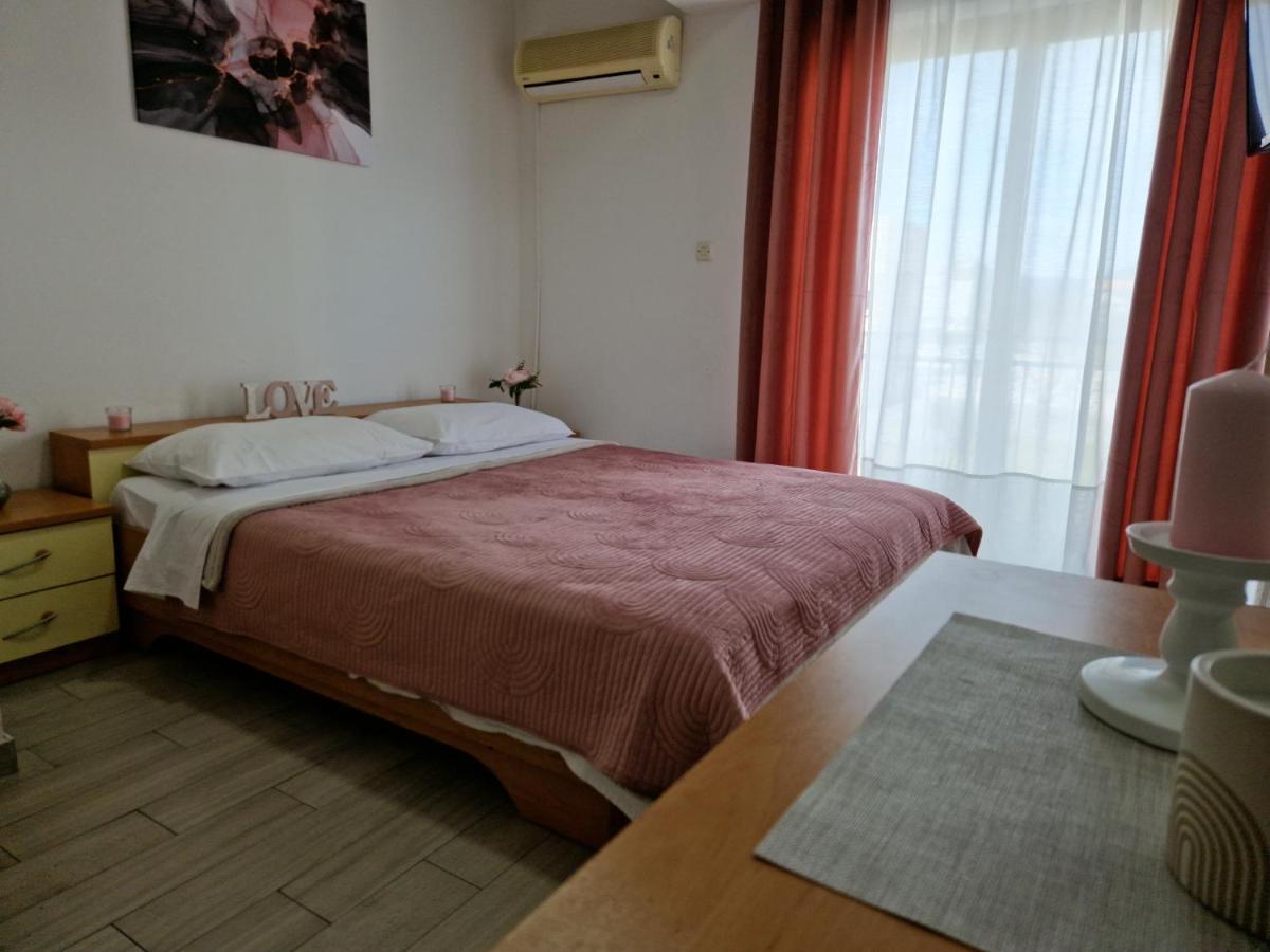 Motel "Tri Lovca" Knin Eksteriør billede