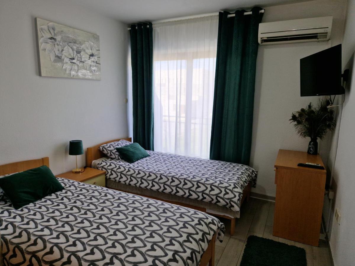 Motel "Tri Lovca" Knin Eksteriør billede