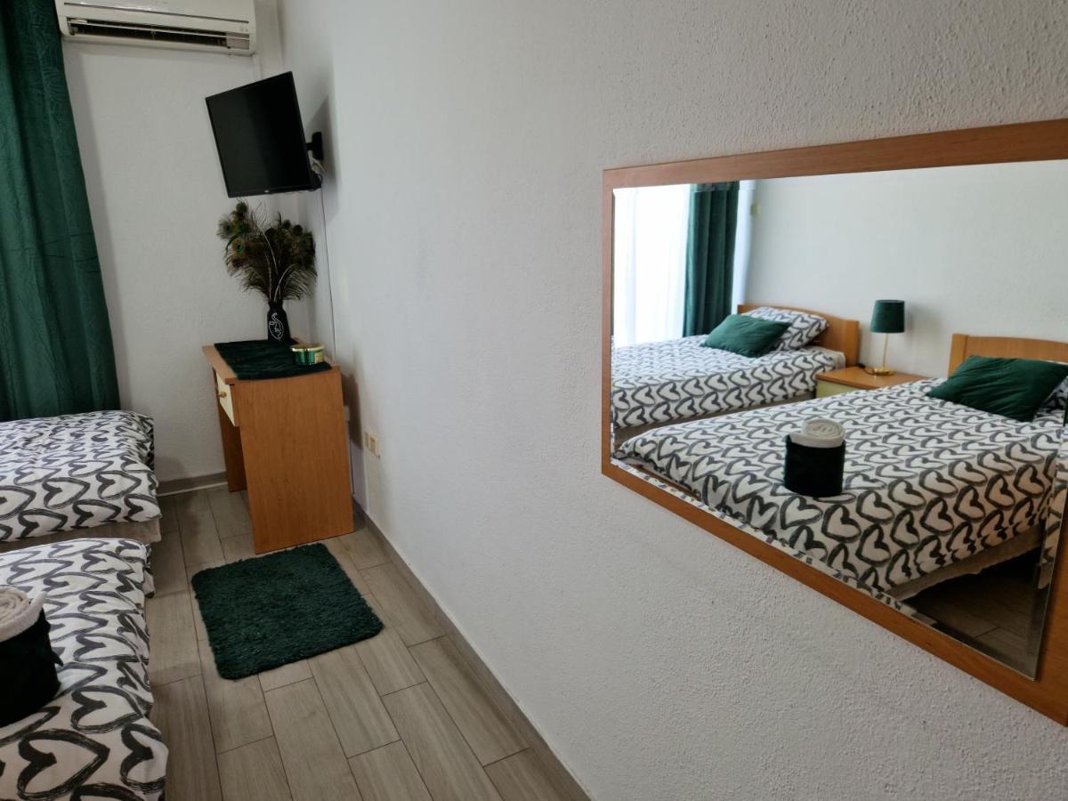 Motel "Tri Lovca" Knin Eksteriør billede