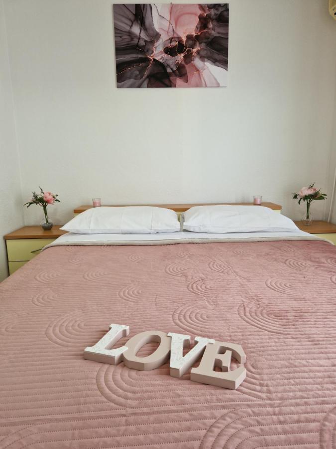 Motel "Tri Lovca" Knin Eksteriør billede